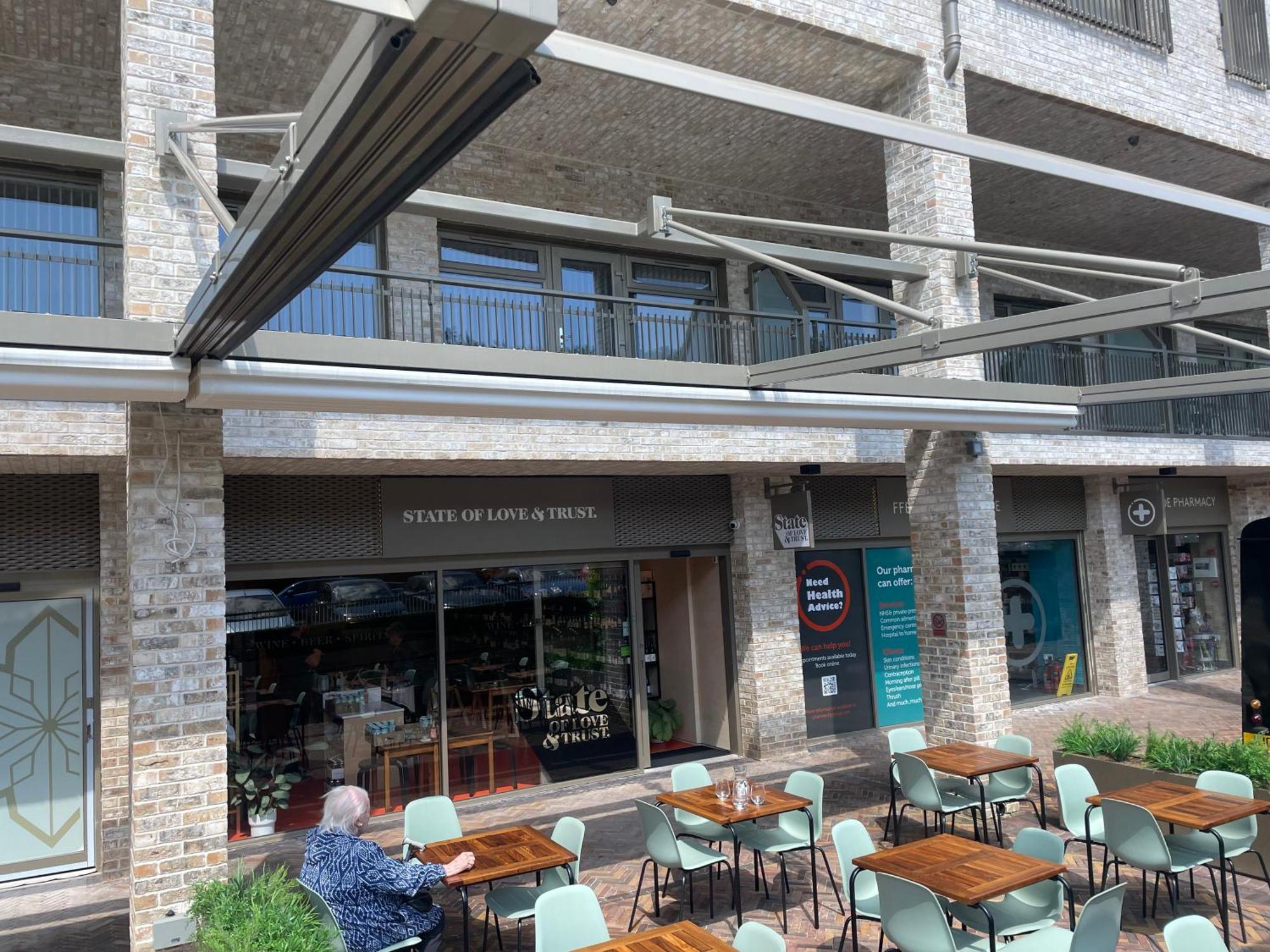 Amber Vista 2 Bedroom Apartments- Supermarket, Coffee Shop, Restaurants & Parking Below Cardiff Exterior photo