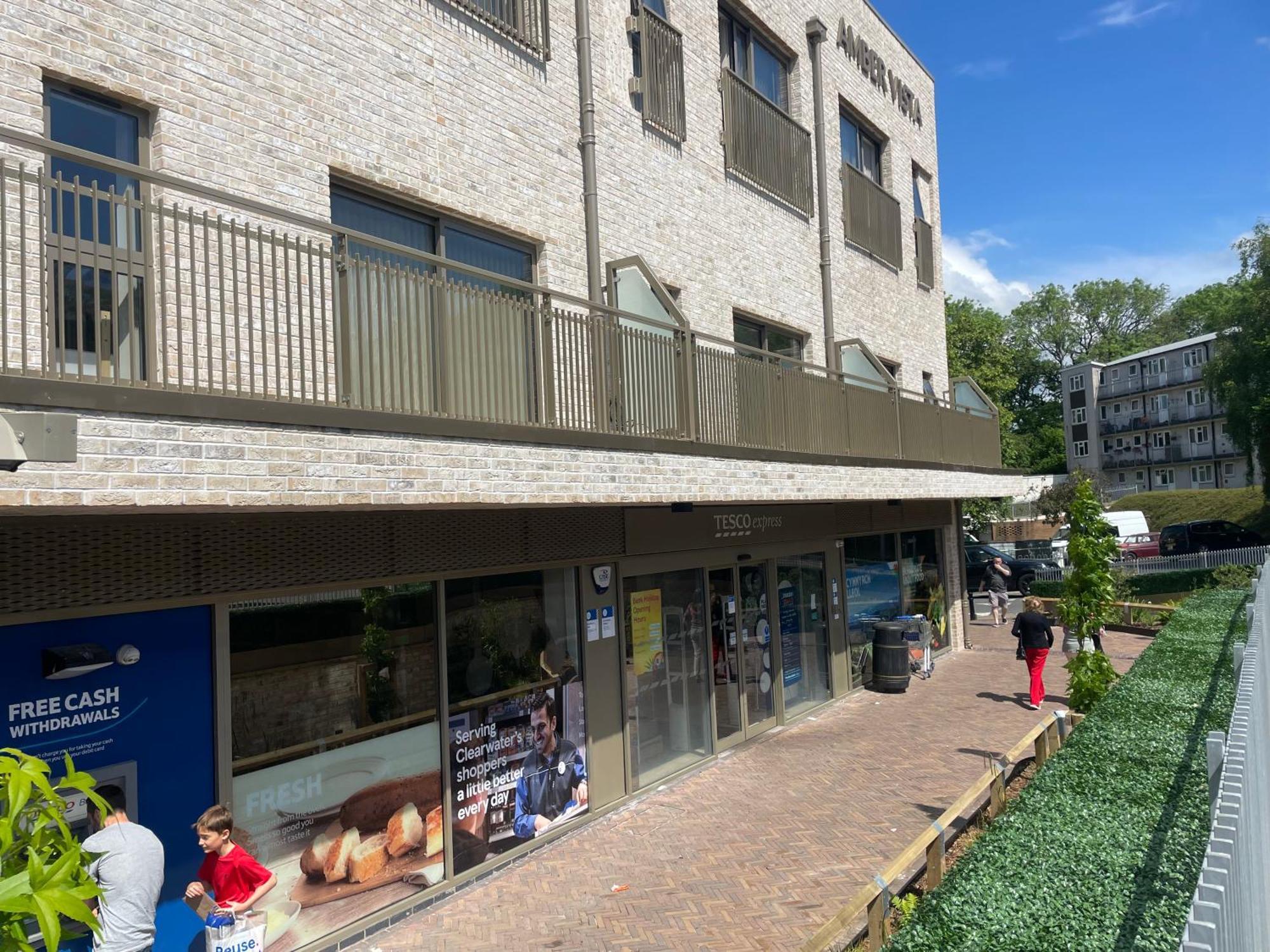 Amber Vista 2 Bedroom Apartments- Supermarket, Coffee Shop, Restaurants & Parking Below Cardiff Exterior photo