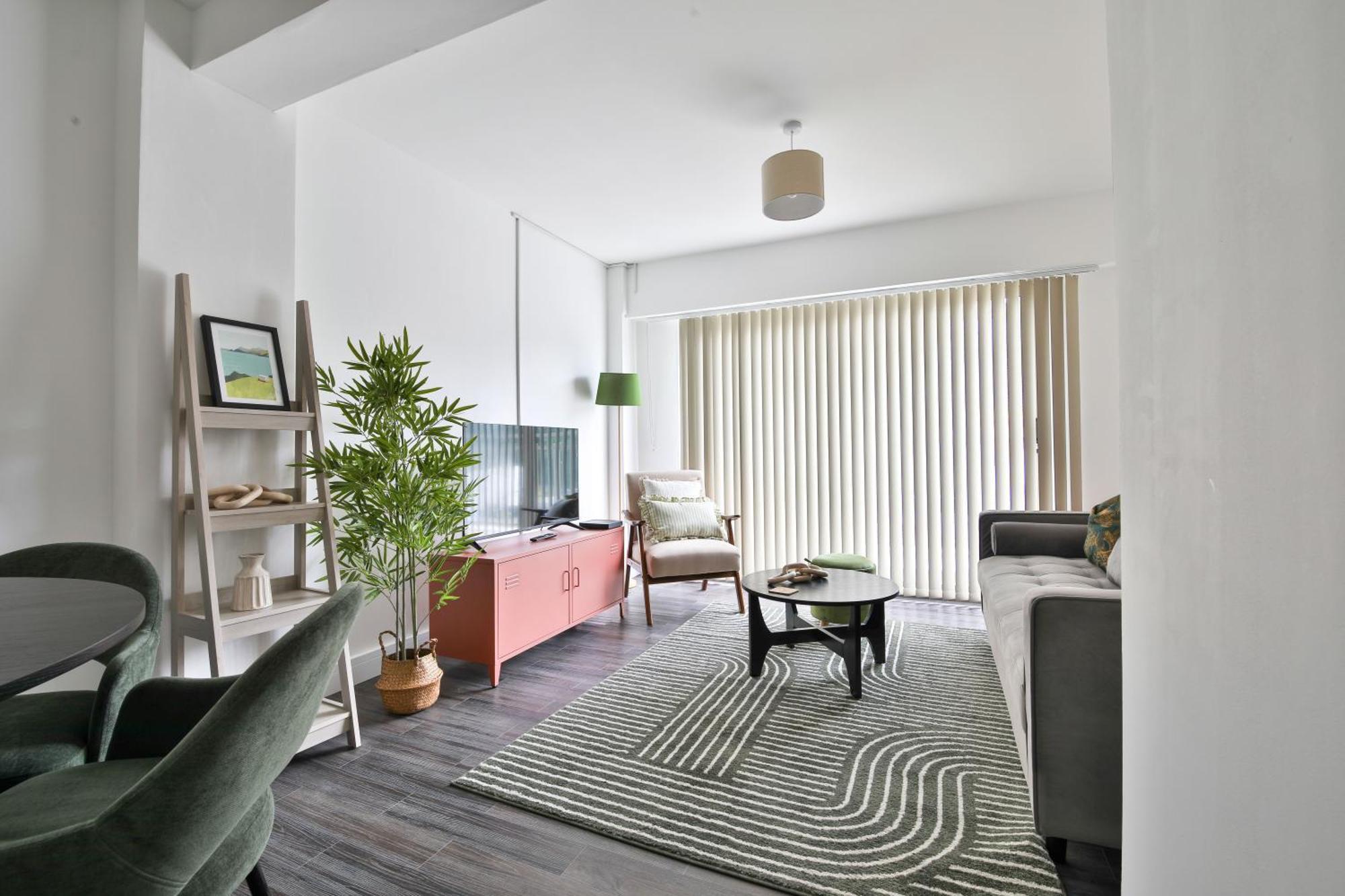 Amber Vista 2 Bedroom Apartments- Supermarket, Coffee Shop, Restaurants & Parking Below Cardiff Exterior photo