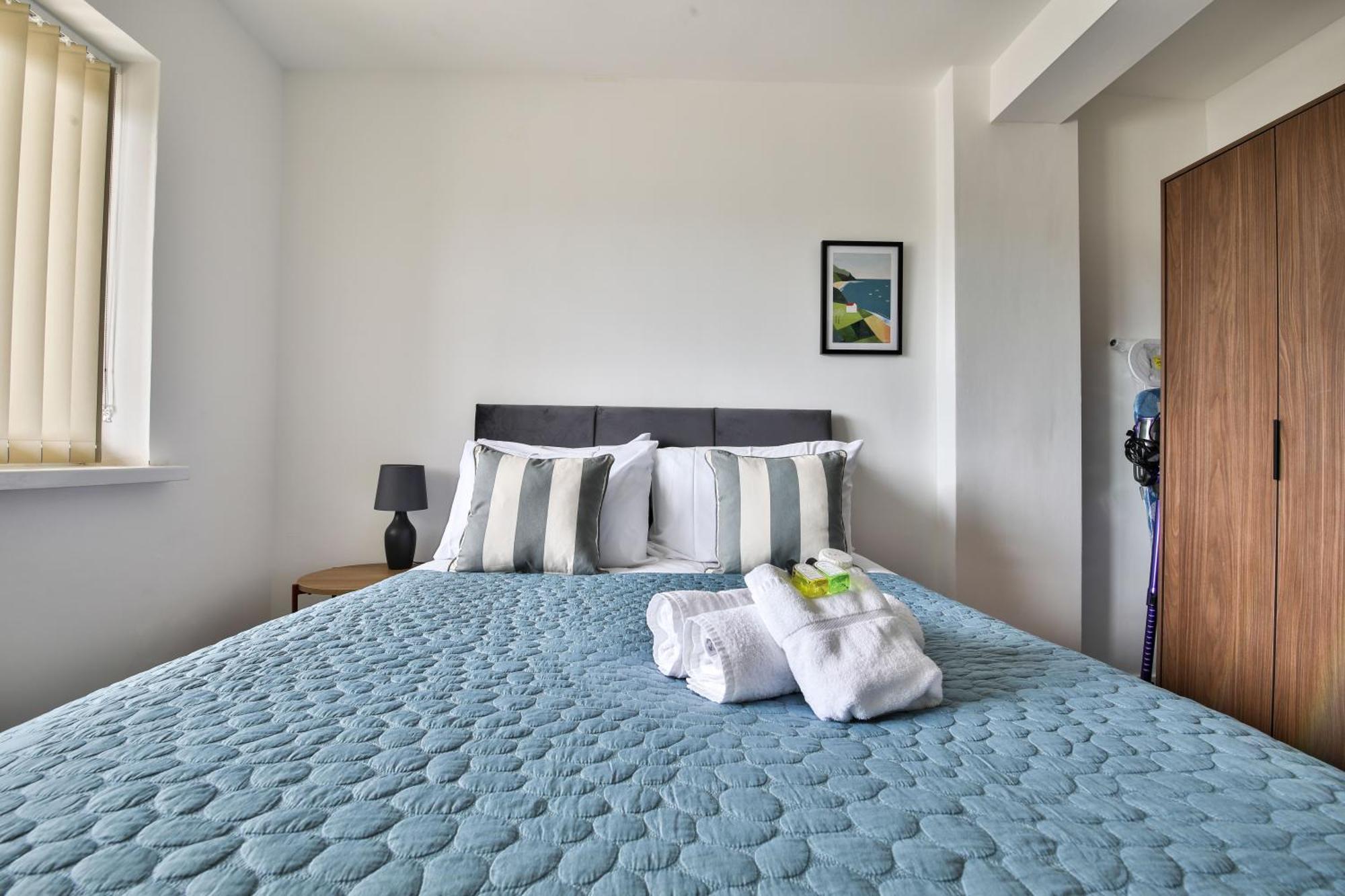 Amber Vista 2 Bedroom Apartments- Supermarket, Coffee Shop, Restaurants & Parking Below Cardiff Exterior photo